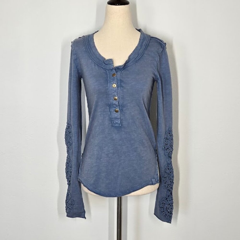 FREE EPOPLE WTF our song henley cuff top Sz XS  NEW - Picture 3 of 12